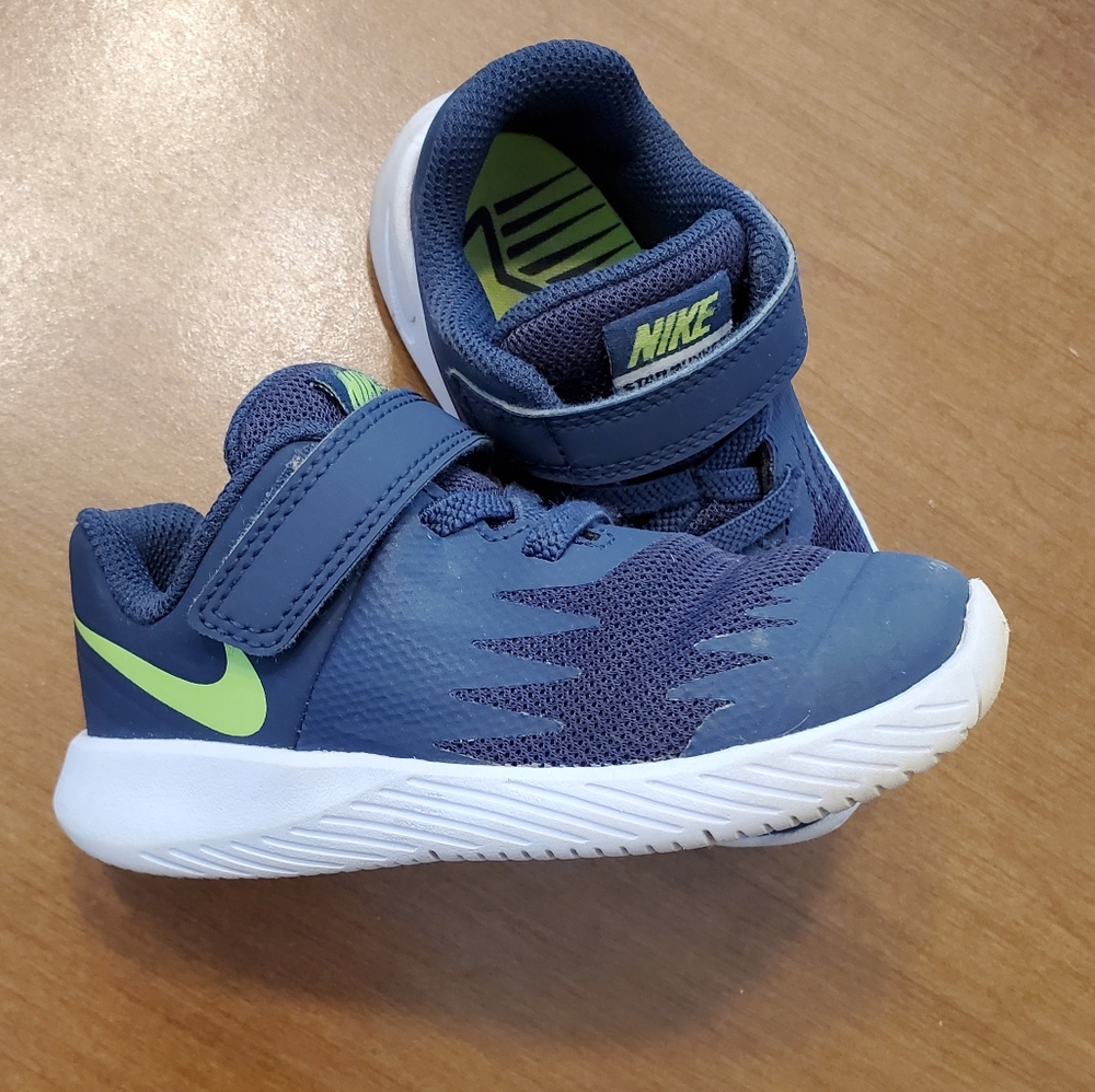 Nike toddler boys 7t running shoes, navy